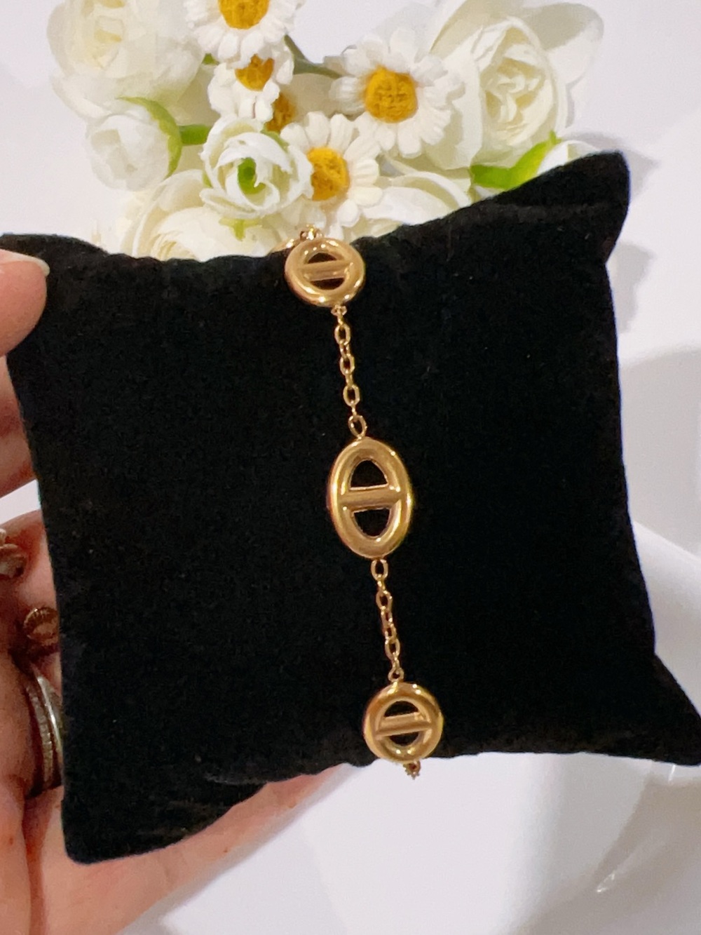 Gold Tone Women’s Chain Bracelet with Oval Link Accents